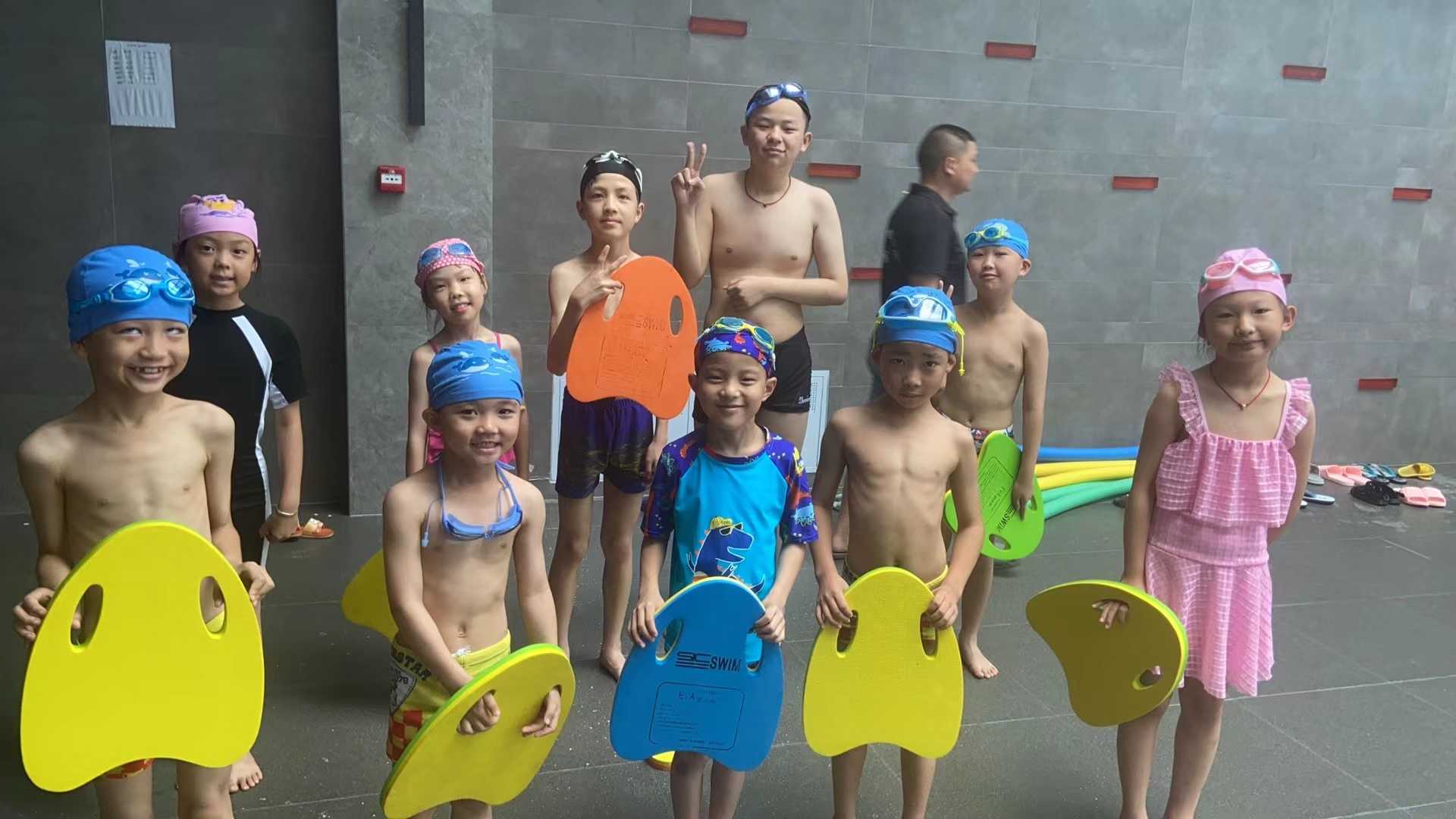 让游泳更轻松!儿童专用短脚蹼让孩子畅游无忧98%家长推荐!(图1) 让游泳更轻松!儿童专用短脚蹼让孩子畅游无忧98%家长推荐!