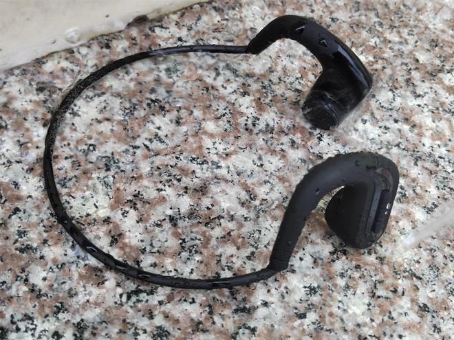 畅游水下 骨传导耳机助力游泳训练(图3)