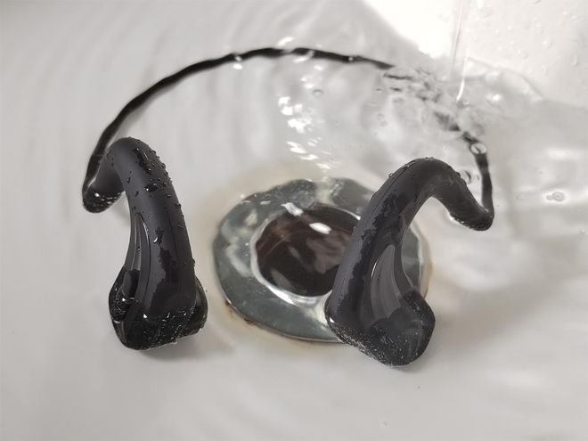 畅游水下 骨传导耳机助力游泳训练(图2)