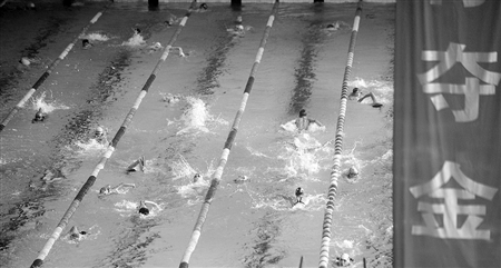 现代竞技跳水始于20世纪初哪一年女子跳水被列为正式比赛项目？（）