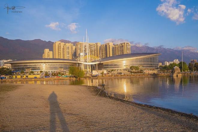 大理奥体中心的位置比较微妙所以平时略显冷清游客也很少(图4)