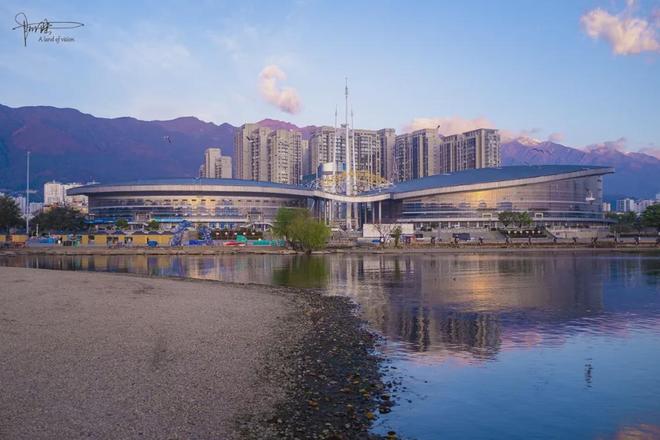 大理奥体中心的位置比较微妙所以平时略显冷清游客也很少(图5)