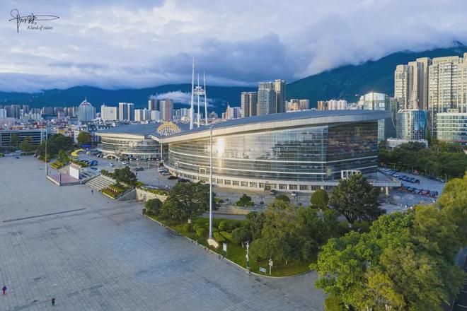 大理奥体中心的位置比较微妙所以平时略显冷清游客也很少(图7)