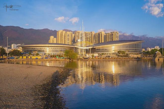 大理奥体中心的位置比较微妙所以平时略显冷清游客也很少(图6)