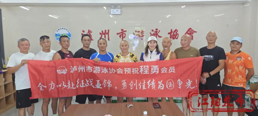 一金一银!泸州54岁“草根划手”勇闯亚锦赛(图3)