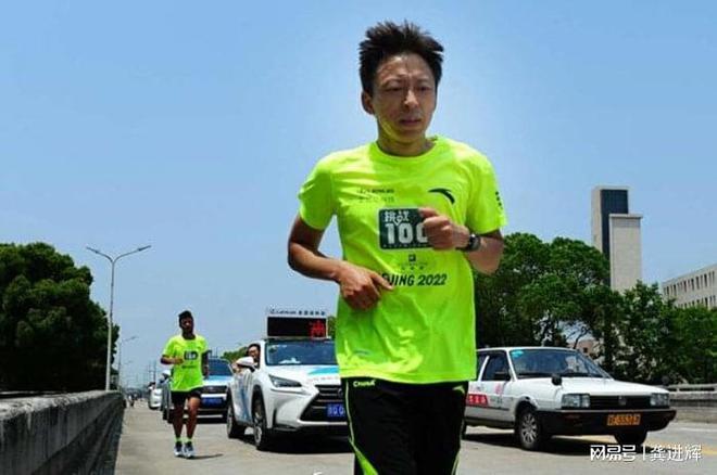 张朝阳不服老7年前的端午节完成游泳10公里挑战(图1)