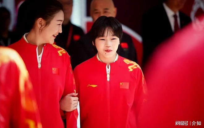 这才是冠军胸襟!全红婵发文为李宁“救场”全爸一句话满是心疼(图1)