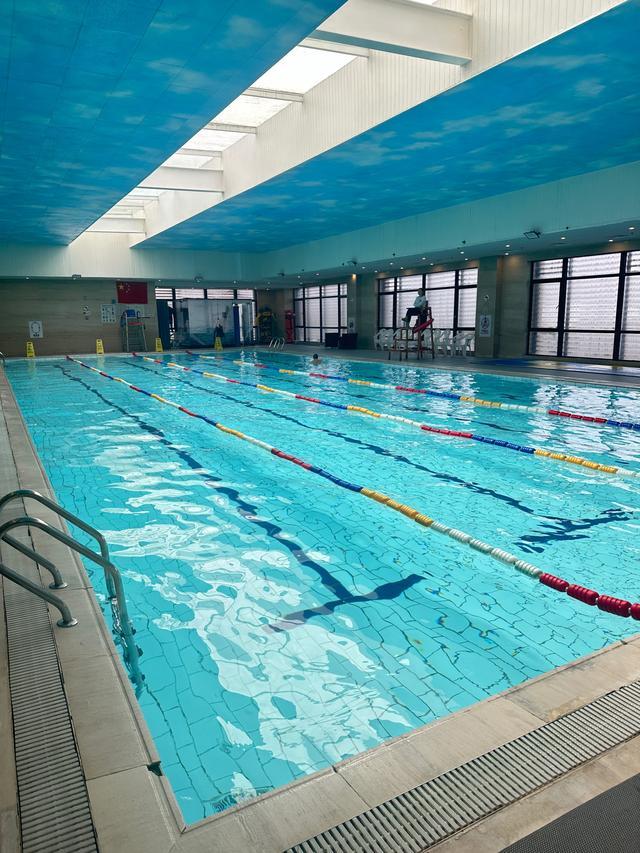 精选游泳装备:打造你的专属泳动风尚(图2)