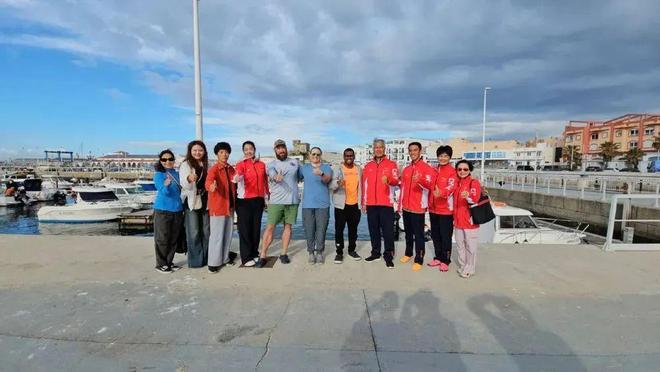 敢为人先!祝贺东莞游泳名将陈苏伟横渡直布罗陀海峡(图2)