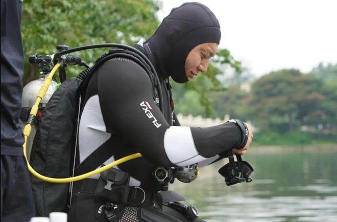 特警“蛙人”:背六七十斤装备去别人无法到达的地方(图3)