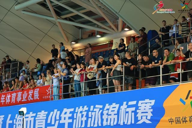 游泳全锦赛最先进的计时系统来了!上海市青少年游泳锦标赛一派热火朝天(图1)