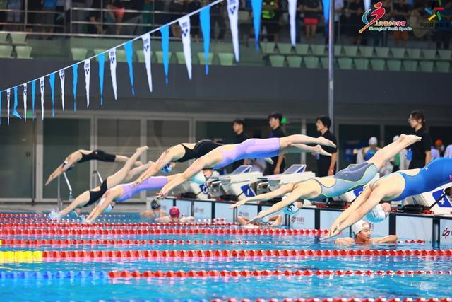 游泳全锦赛最先进的计时系统来了!上海市青少年游泳锦标赛一派热火朝天(图3)