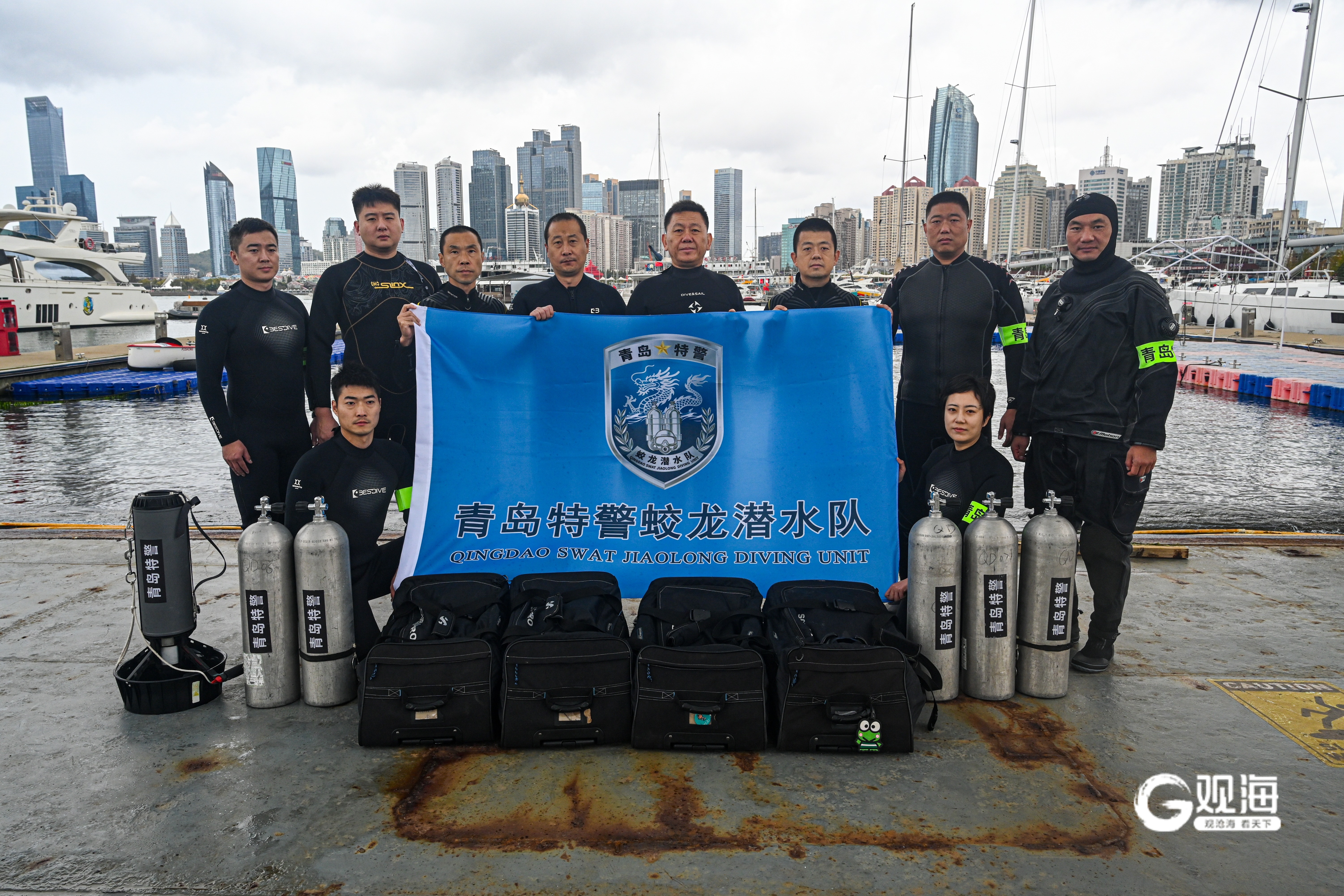 水下是他们的“战场”!记者探访青岛特警蛟龙潜水队训练日常→(图1)
