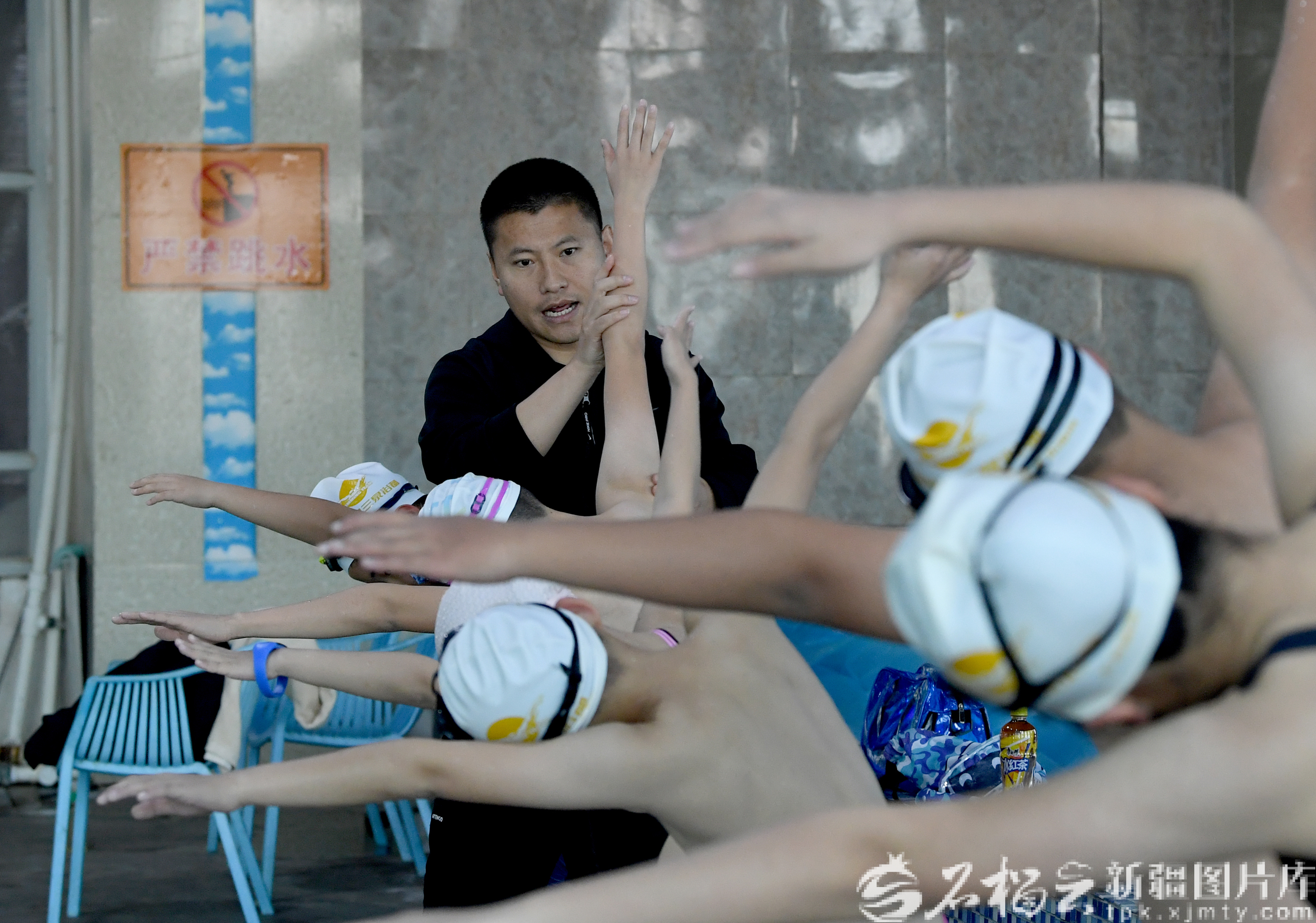 “90后”温少恒:以热爱为桨 在天山脚下划出青春轨迹(图1)