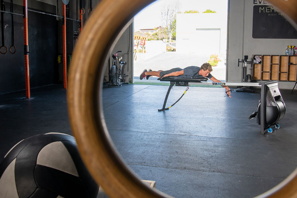 女校长每天游泳5公里降血脂1年后肌肉溶解她的亲身经历引人深思