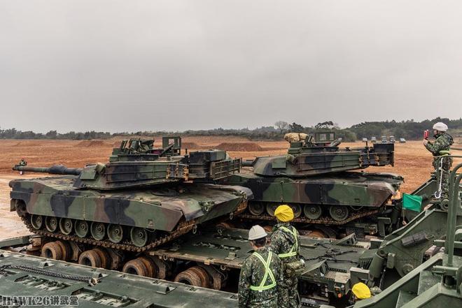 中国台湾地区M1A2T主战坦克装载作业训练 美军标准配置值得关注(图3)