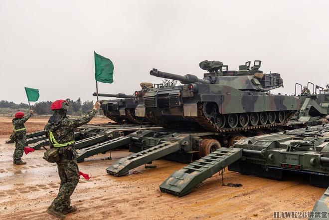 中国台湾地区M1A2T主战坦克装载作业训练 美军标准配置值得关注(图4)