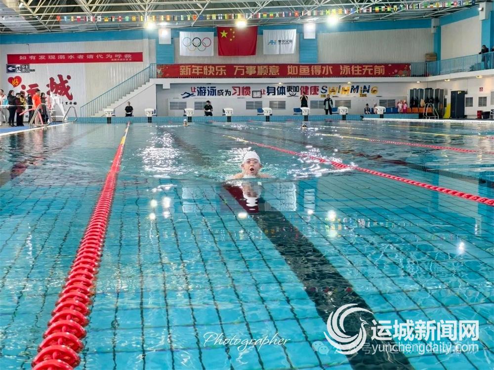 明远小学举办首届“蛟龙杯”游泳挑战赛(图1)
