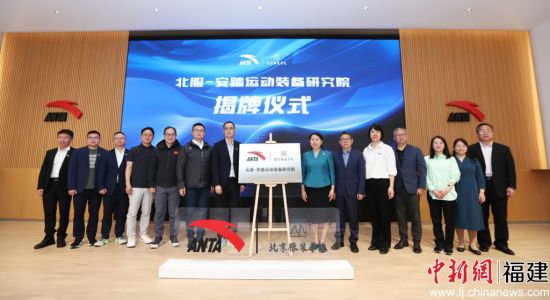 冬泳必备装备!让你无惧寒冷的泳装与配件推荐(图1) 冬泳必备装备!让你无惧寒冷的泳装与配件推荐
